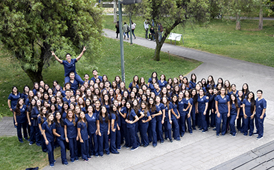 Alumnos participan en una emocionante Ceremonia de Investidura