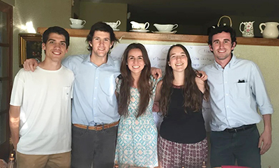Julián Álvarez, Sebastián Frías, Antonia Villablanca, Fernanda Almarza y Wenceslao Zegers, creadores de la Fundación Maisha.