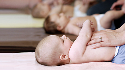 masaje infantil creando lazos afectivos entre padres e hijos web