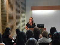 Dra. Tatiana Paravic, realizando clase Inaugural