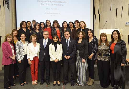 Docentes premiadas en la Inauguración del año Académico de la Facultad de Medicina UC